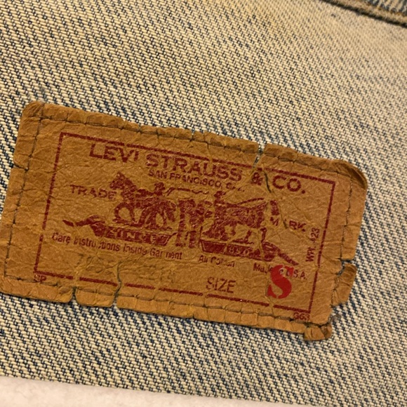 Authentic Vintage Levi’s Denim Jacket - Picture 9 of 16
